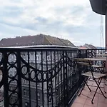 Kiraly Central Apartment With Free Parking And Ac