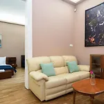 Kiraly Central Apartment With Free Parking And Ac